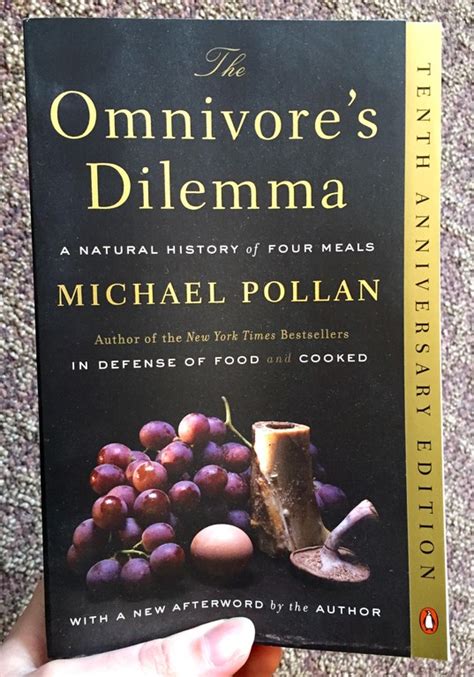 Omnivore's Dilemma: A Natural History of Four Meals – Ein Festmahl der Food-Ethik und biologischen Vielfalt!