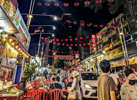  Streets of Kuala Lumpur: A Culinary Journey Through Malaysia's Vibrant Capital - A Symphony of Flavors and Urban Rhythms